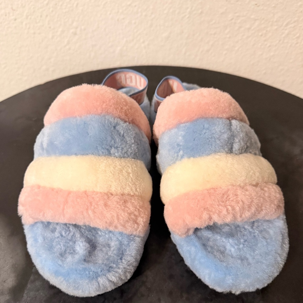 UGG Fluff Yeah Slide Pride Stripes Fur Slippers Women’s Size 7 Comfy Rubber Sole - Picture 10 of 10